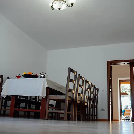 Med'ok Apartment Vyzhnytsya